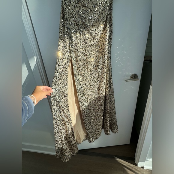 Gold sequin gown - Picture 6 of 6